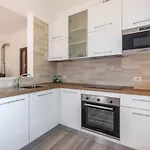 Apartament Guesthost - Scuole Cemm San Vito With Parking